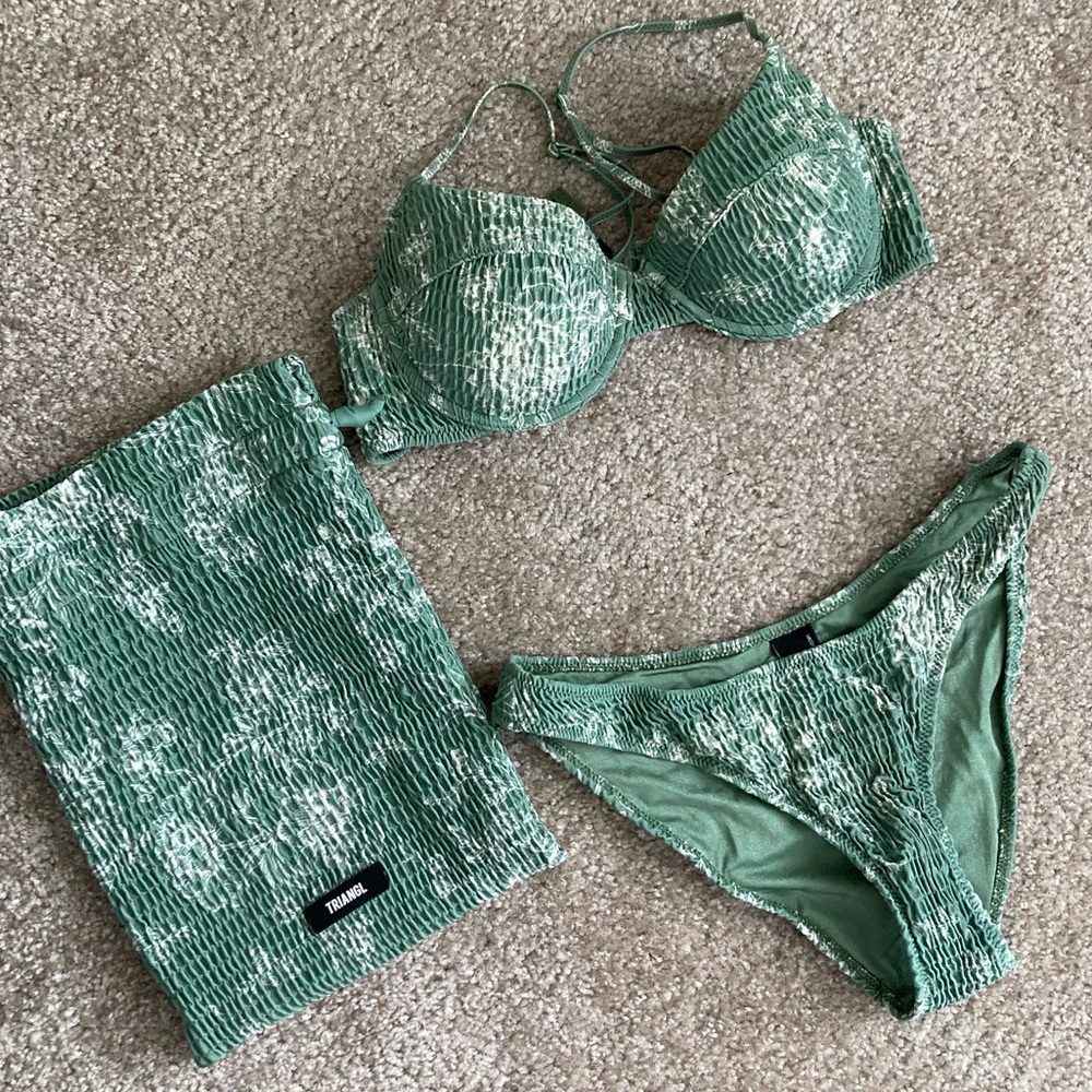 Triangl Rare find green bikini size M